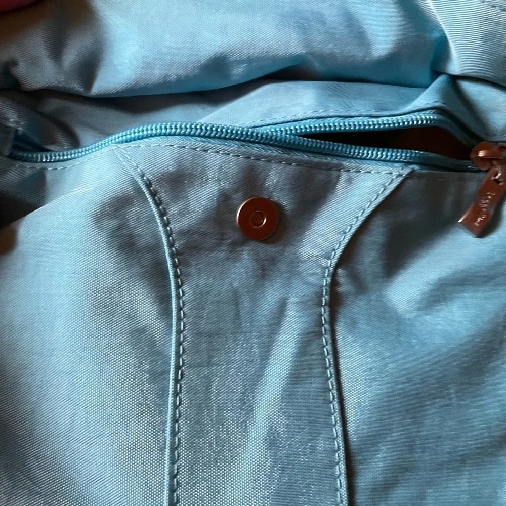 NWT women’s light blue baggalini cross shoulder purse in cloth material - Picture 5 of 5